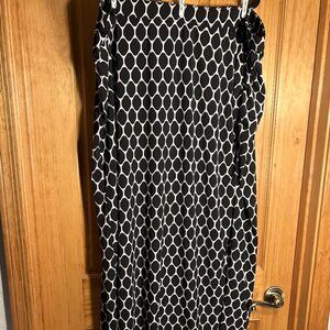 Lane Bryant Black & White Geometric Pull-on Maxi Skirt with Slit 26/28